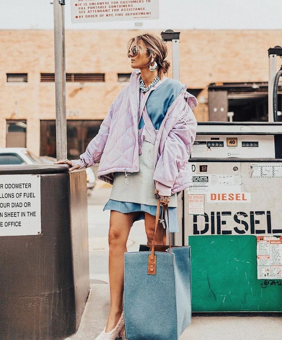 入秋这两个颜色穿在一起=很贵!