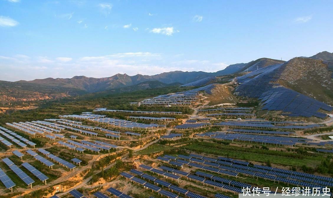  #绵延#全球最大光伏电站，耗资88亿，绵延40公里全是光伏板！