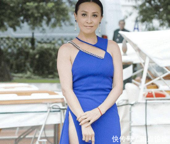 刘嘉玲真大胆, 裙缝开到大腿根部, 难怪梁朝伟死心塌地
