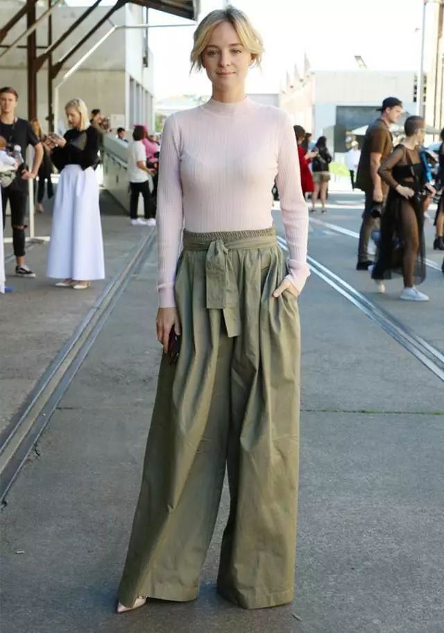 初秋穿阔腿裤,这3款绝不能碰!谁穿谁矮胖...