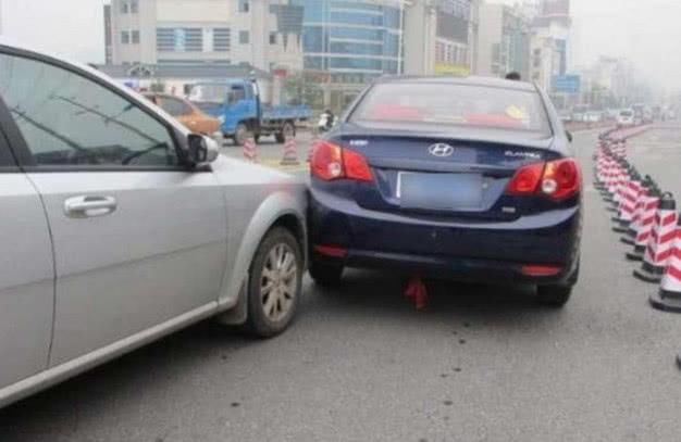  「车尾」“超车看车头，会车看车尾”是何意思？驾校教练：别说