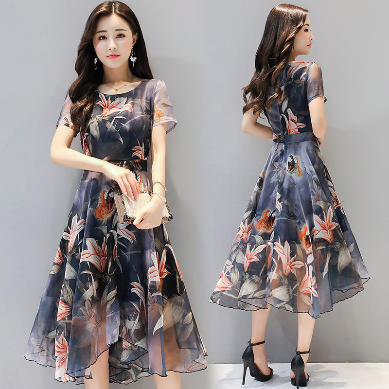 姐姐比我大5岁，她穿了这连衣裙，跟我逛街，别人都以为我是姐姐