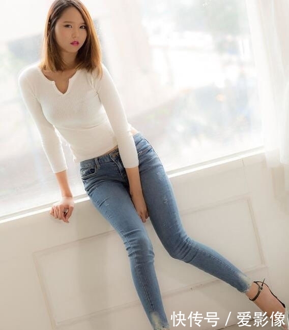  【美女】气质很好的牛仔裤美女，尽显女神的甜美感