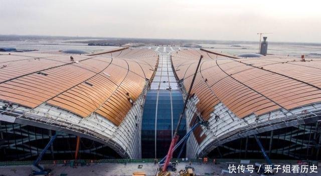 中国最大的机场今年建成，投资800亿元，每天2万人连夜赶工