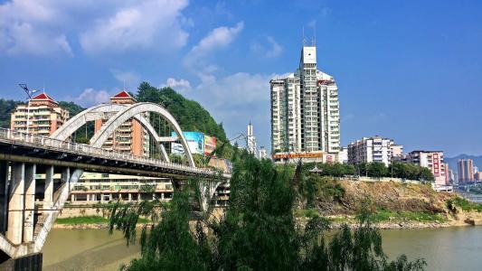 福建最“巨无霸”的城市，背靠浙江，与江西对接，却还是四线城市