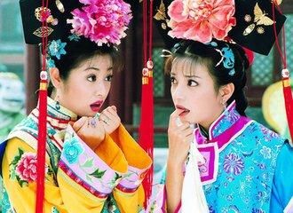 42岁的林心如赵薇，毛衣造型大不相同，同是辣妈差别却很大！