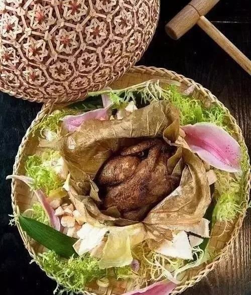  『青蒜』美食精选：烧香菇，新派荷叶盐焗鸡，干锅牛肉，青蒜胡萝卜炒鸭血