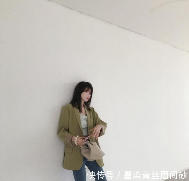 「种款式」简洁的现代感配搭,雅致气质女生的平时穿衣搭配示范性,显年轻溫柔又时尚潮流