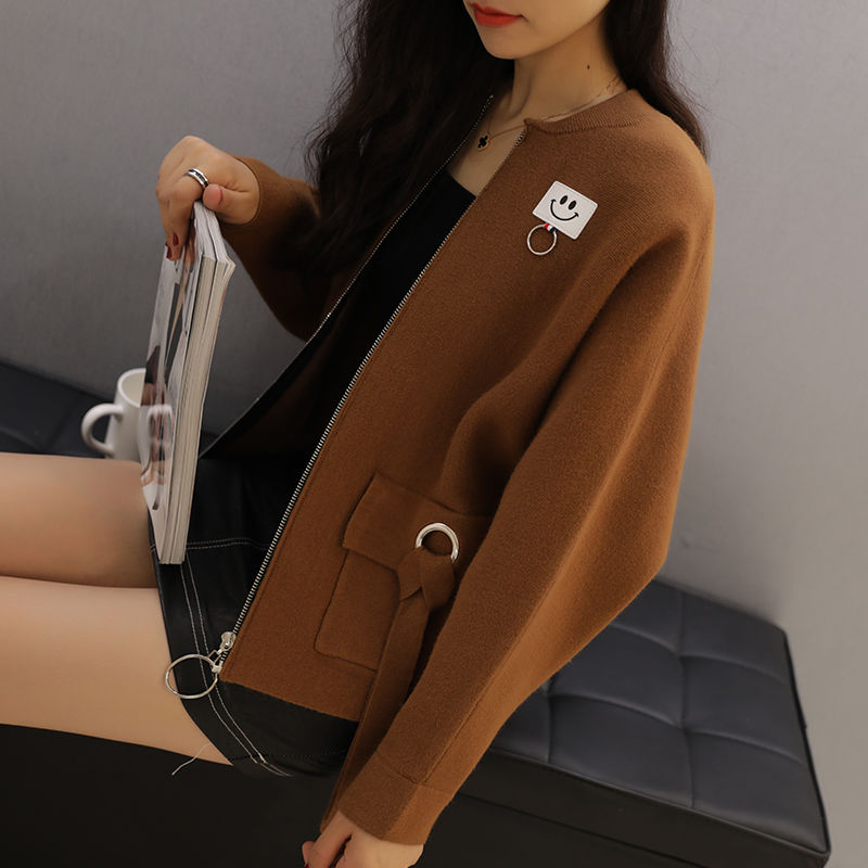 难怪，老婆把毛衣扔了，刚上新针织衫，搭配小脚裤，想不嫩都难啊