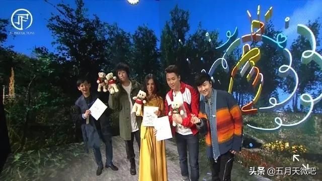  [蛋糕]阿信林俊杰一起做蛋糕庆生，周杰伦委托阿信送上奶茶