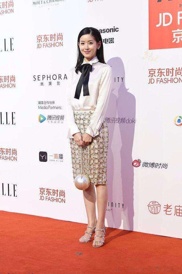 章泽天镜里镜外判若两人, 网友: 被打回了原形!