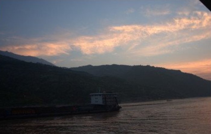  全程无：我国最令人“煎熬”的动车，7小时全程无信号？乘客：无