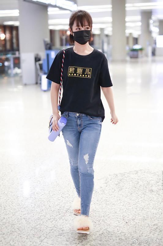 杨紫分手后首次现身就穿上这件衣服，网友直呼发展太快了吧！