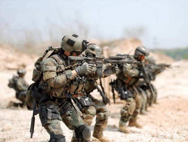 女孩直升机上宣誓加入美国,令国人气愤!2万华