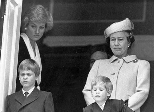 戴安娜与凯特王妃同为时尚媳妇，而英女王对其态度竟然完全不同