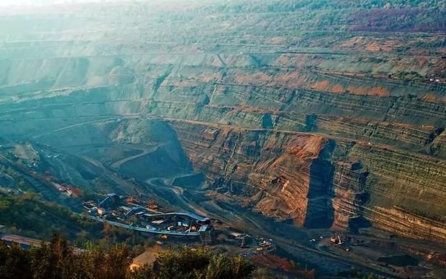  开采：这座矿山已经开采100年！矿底还是中国最低点