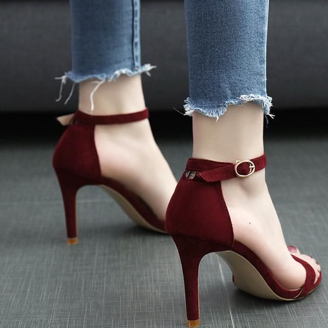 小个人千万别穿平底鞋，这些忒洋气高跟鞋，配短裤显高显瘦