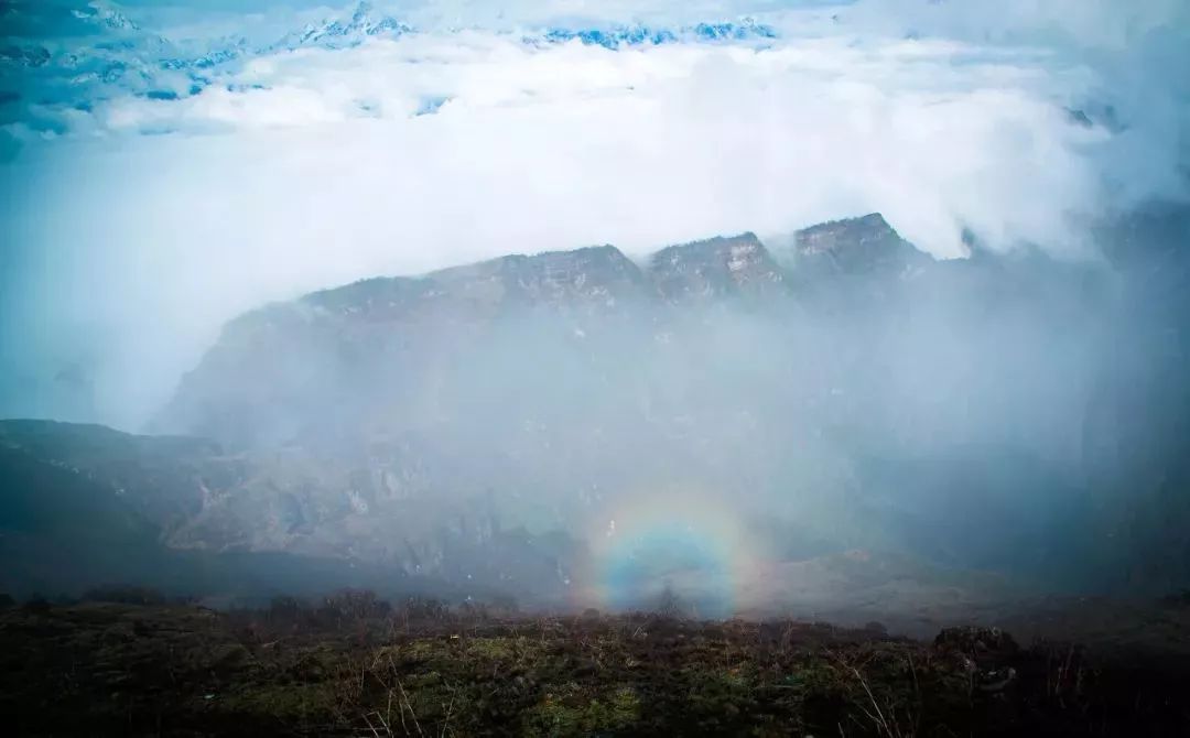 四川这座小城，叫板稻城亚丁，不输江南，藏着亚洲第一云海，高铁