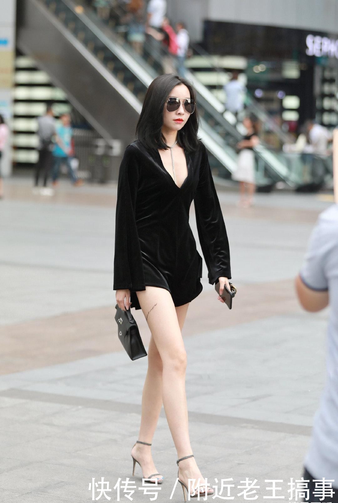  「迷人」轻熟韵味的女性总是迷人的，个人比较喜欢的类型！