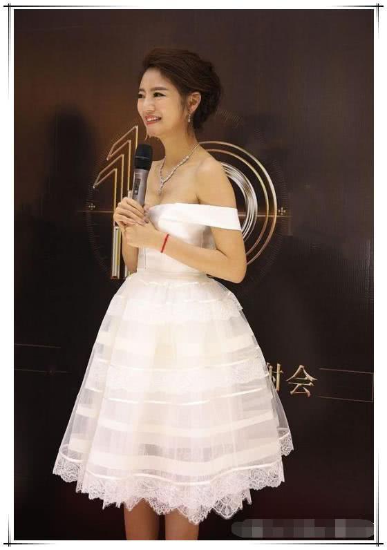 安以轩为博眼球真放的开！上身只遮住一半，网友：越穿越凉快！