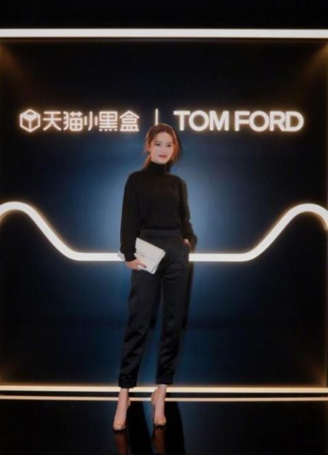 # 情商#没想到她这样回应,情商太高,张若昀夸李沁“仙女都穿白衣服”