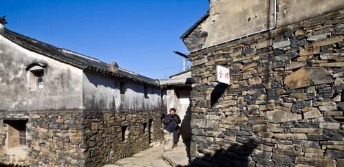 浙江700年石头村,生活用具都是石制品,仿佛回到石器时代!