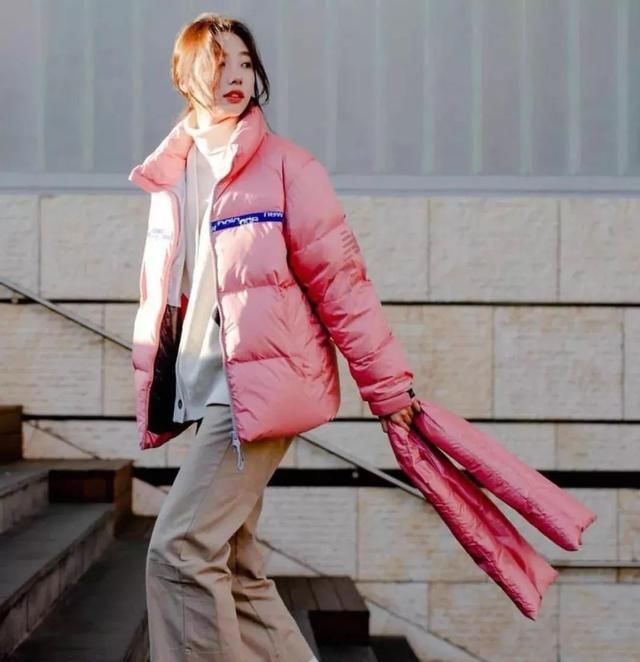 时髦■羊羔毛外套过气了,过年穿这件“大衣”更高级,就连长辈都喜欢!