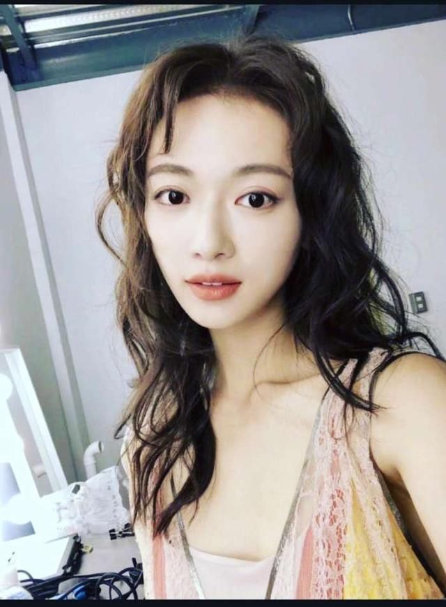 同穿一件连衣裙，杨幂完爆古力娜扎、吴谨言，不愧是带货女王