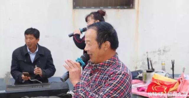  [超乎]苏北农村给新生儿“送粥米”，吃大席场面热闹非常，超乎想象！