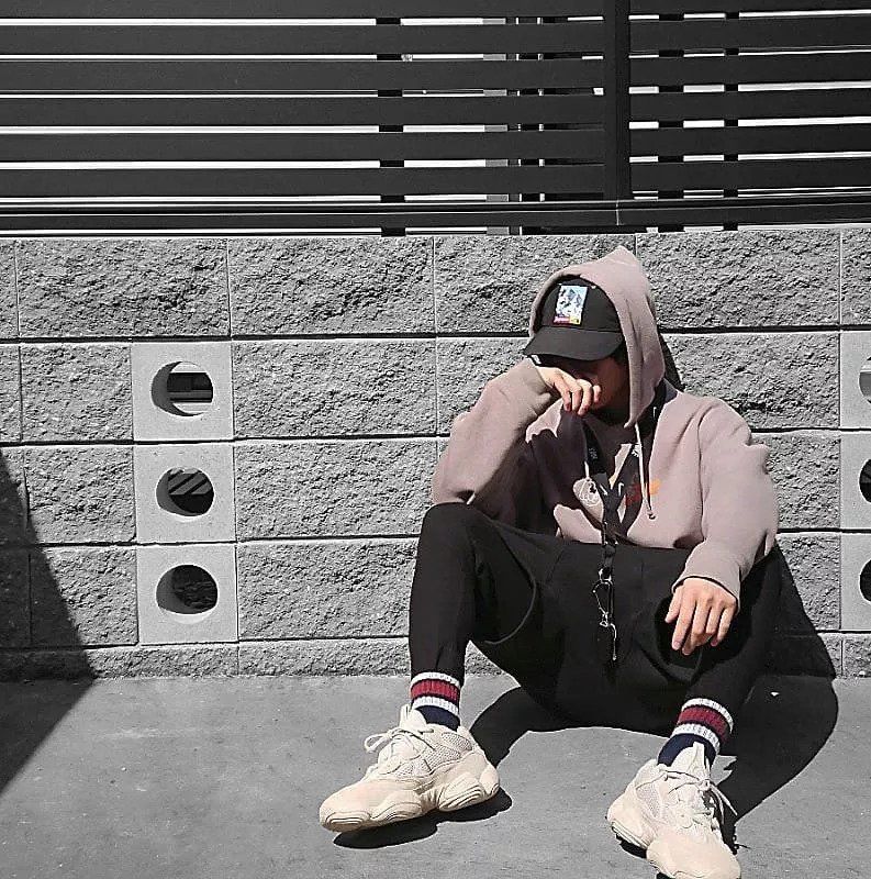 首次曝光!Yeezy 500 又有了新配色,11 月份发售!