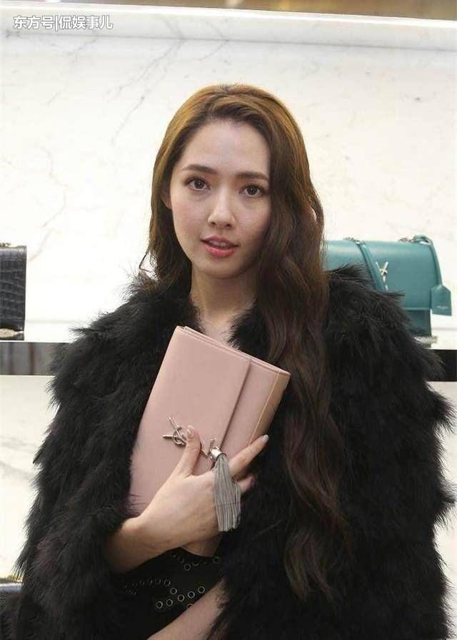 郭碧婷豁出去了!为秀长腿不慎露出内裤，网友:别遮了都看光了!