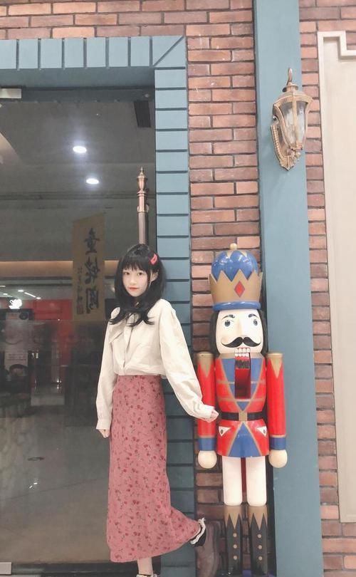  「女生」最潮范儿美搭，小个子女生不知道怎么穿？记住这5个技巧，轻松“长高”十公分