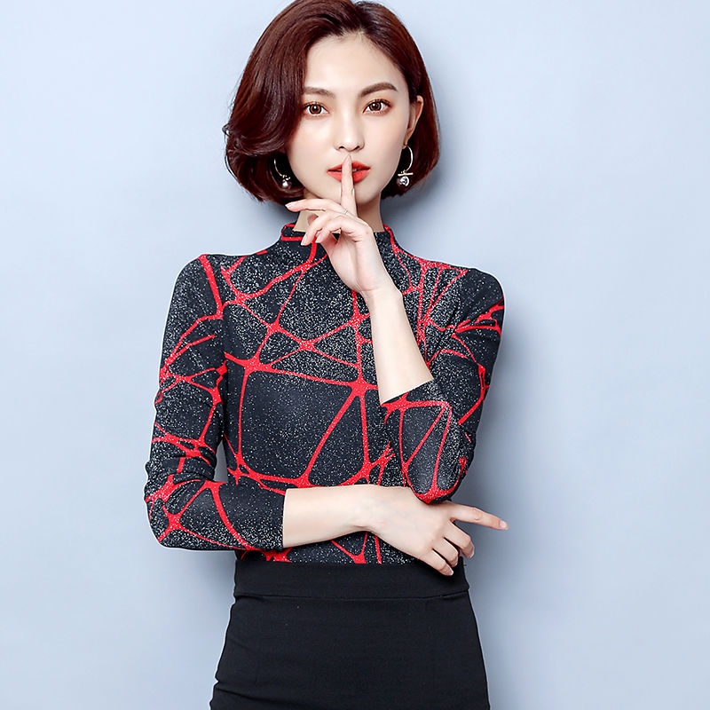 不得不承认，大胸女人穿紧身打底衫，确实好看，吸睛一条街