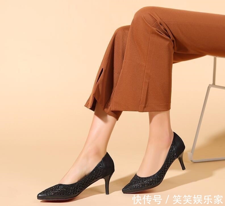 「少女」少女心满满的高跟鞋,细细的高跟设计,可以让人看起来更高