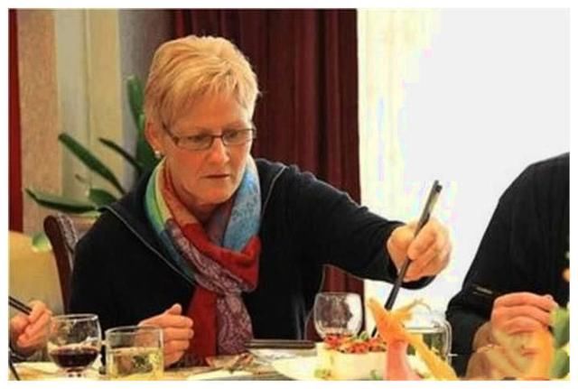 国外游客来中国，美食很多非常爱，但是这个东西要收费不理解