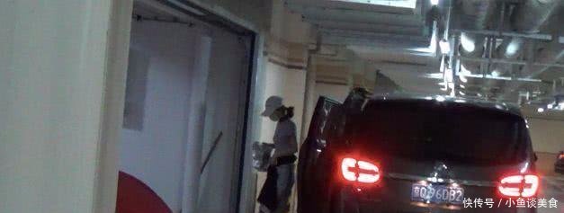 赵丽颖怀孕三个月 工作室已辟谣, 网友 在一起可能是真的