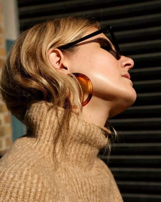 好看的配饰那么多，为啥时装精们都在戴这款？