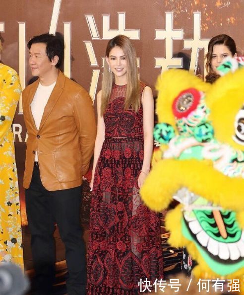 长腿女神霸道来袭！25岁昆凌穿复古连衣裙尽秀大长腿，网友：女神