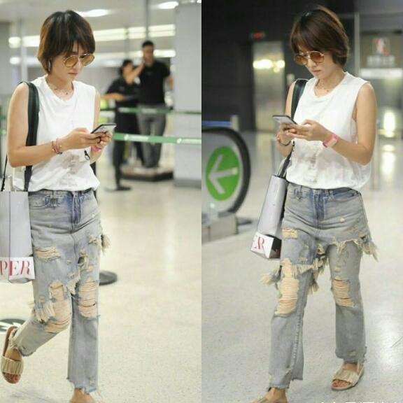 马伊琍这么瘦还穿这么紧的裙子, 勒出的小肚子和小粗腿一样抢镜了