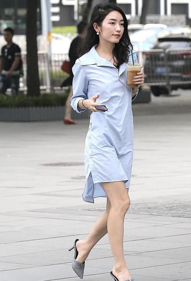 三里屯街拍美女演绎高跟鞋千姿百态