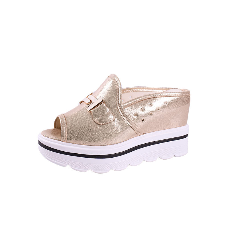 现在流行这样的凉鞋，换掉你的休闲鞋吧，越穿越有女人味