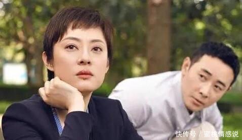 『自扇』安家房似锦搬家，无意翻出房妈多年前的秘密，她崩溃自扇巴掌