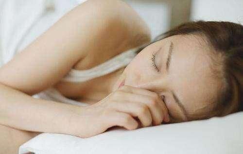 女人35到45岁是“发胖期”,晚上养成3个习惯,体重悄悄降下来