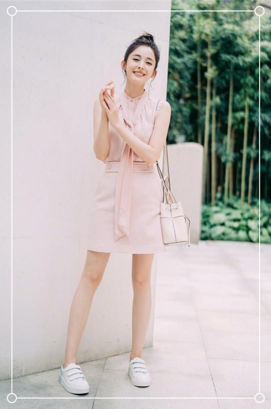 麻花辫和丸子头哪个才是减龄神器？看看同岁的杨紫和娜扎就知道了