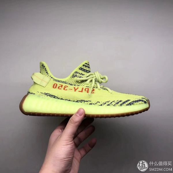 还记得侃爷当初那句人手一双YEZZY吗?