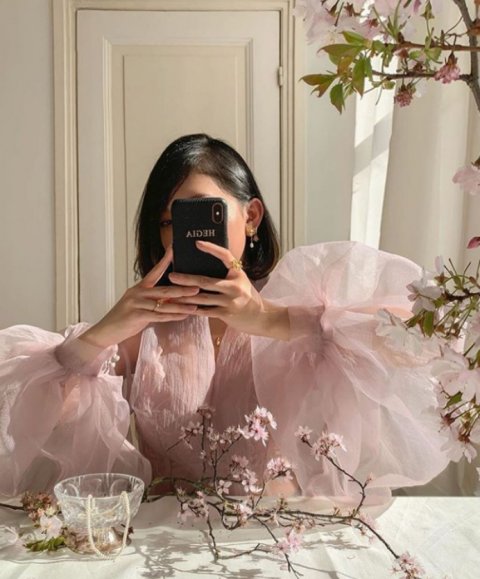 『皮肤』皮肤白皙不妨穿个粉色系吸眼球,粉色不等于少女,少妇穿上秒高级