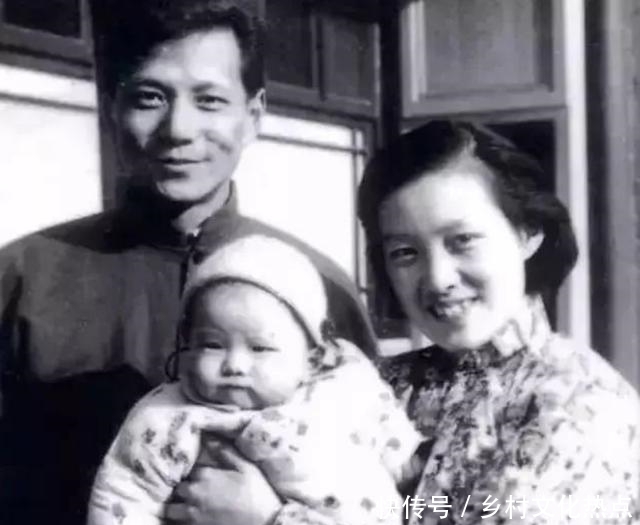 洪晃是一:出身名媛,现任CEO的她婚姻坎坷,与陈凯歌生活多年终被弃