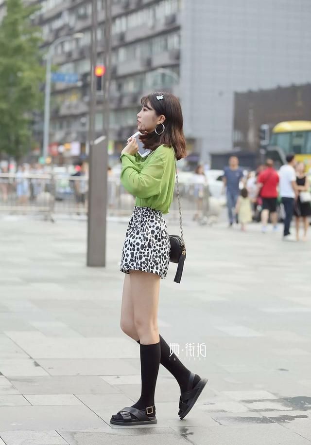 成都街拍:街头随处可见的酷girl,行走的时尚!