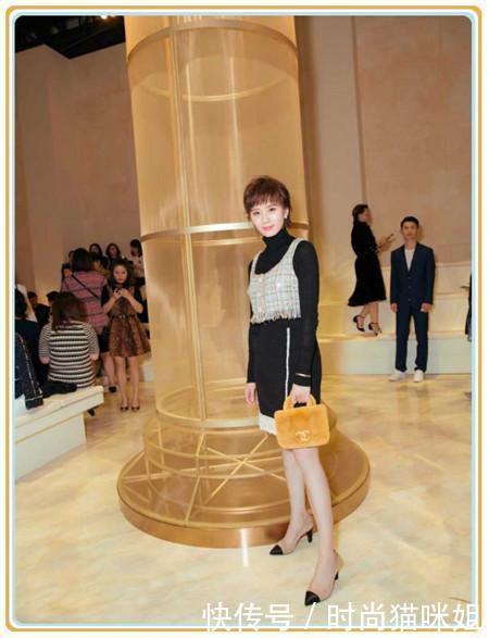 路人抓拍下的刘诗诗,毛衣太紧超抢眼,但看完下半身我沉默了