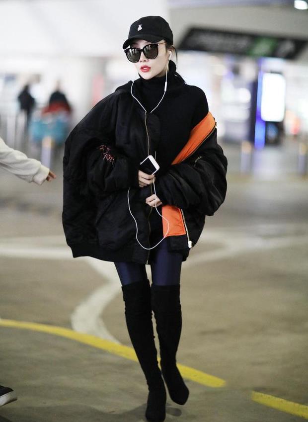 李小璐：薄纱裙性感，紧身裤诱人，连衣裙很风韵！